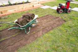 xeriscape, xeriscape rock, squeege, landscape rock, rock, natural rock, squeegee works well alone and when mixed with washed sand in arenas, roundpens and horse paddocks, squeegee is 1/4” minus with up to 20 percent sand, material size between concrete sand and pea gravel, It’s great for small dog dog rubs, walking paths,